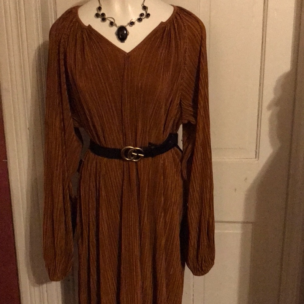 EST 1846 brown/ gold dress Size: XL